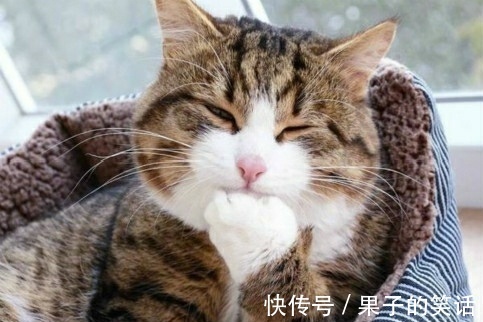 |开心一刻笑话：第一次去岳父家，他说道：小伙子，以后少抽烟！