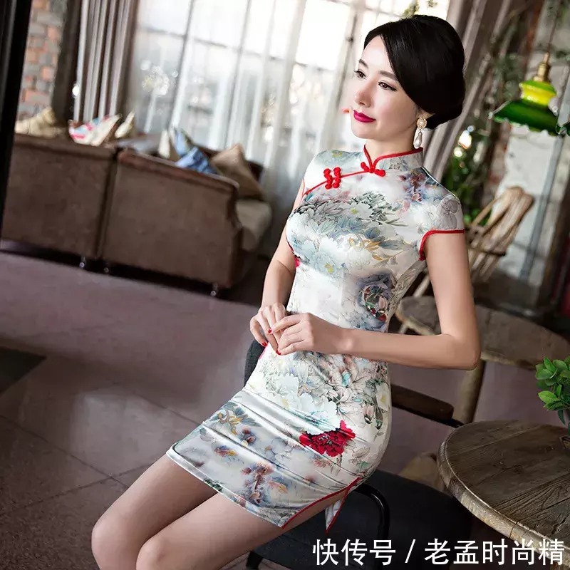 高开衩牡丹旗袍, 立领斜襟尽显东方女人的优雅性感, 美不胜收