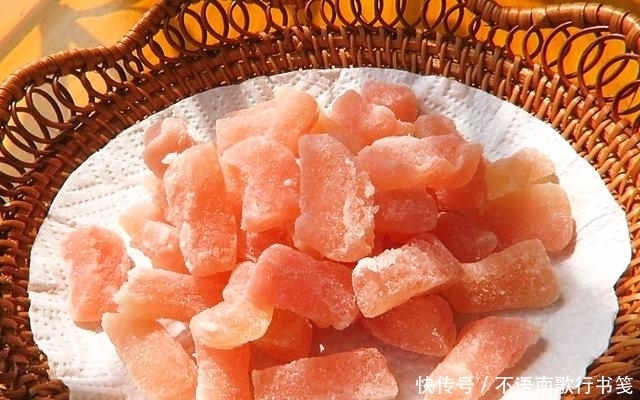 吃完|吃完的柚子皮千万别扔,教你做成糖,晶莹剔透,甜蜜可口,超好吃