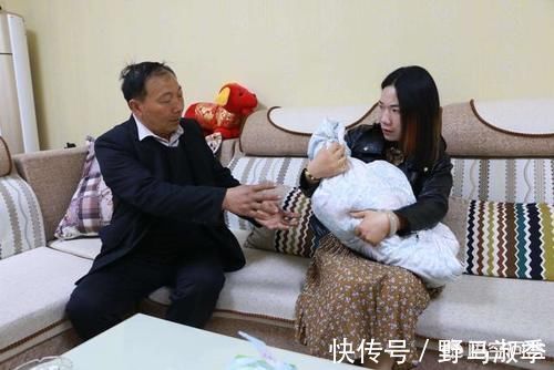 坐月子|儿媳妇坐月子期间公公被赶出房门,这种因给孩子喂奶引发的尴尬应该如何化解?