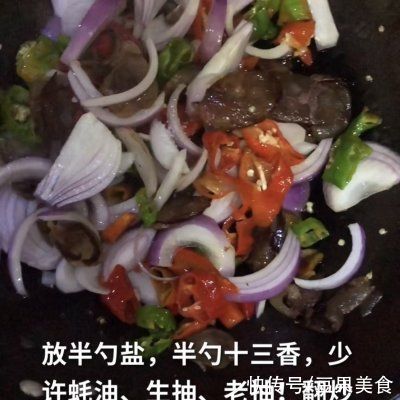 腊肠|有了它干掉两碗饭不是事！超下饭的爆炒腊肠