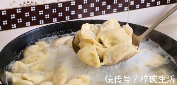 茄子包饺子原来这么美味，很多人都不知道，比肉馅香，比三鲜馅鲜