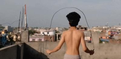 小伙|瘦小伙尝试每天跳绳2000下，坚持半个月，看跳绳效果怎么样