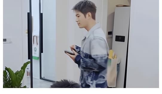 一夜成名|《家务男》3个明星反差大:宋妍霏爱心爆棚、黄景瑜不再霸道总裁