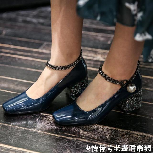 浅口 穿上这样一双高跟鞋，瞬间显现你优美的身段