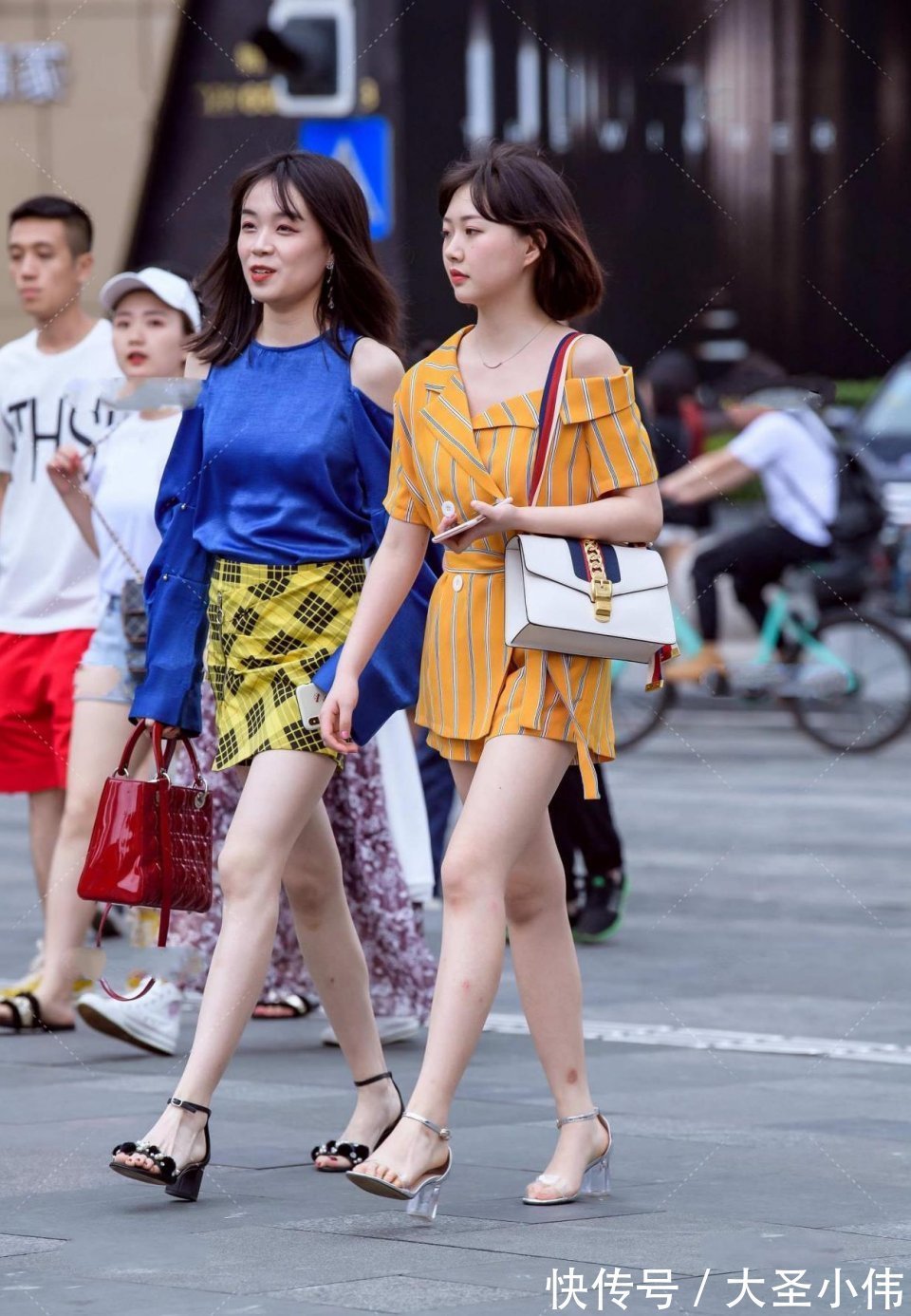 亮色系|美女街拍:在街上要是遇到气质这么好的小姐姐,你会上去搭讪吗?我是不敢