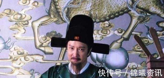 新娘子@少女出一上联:“牵牛喝水,嘴对嘴”,知府对下联,少女又羞又气