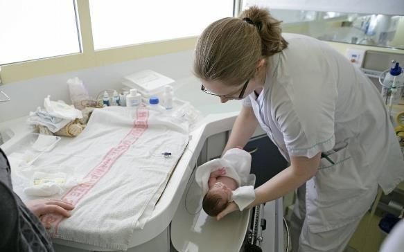 巨大儿|宝宝一出生,报出的“体重”有这2个作用,很多妈妈还不知道