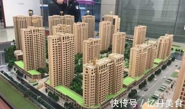 开发商|楼盘刚售罄，售楼处当场被砸连夜排队的众人怒了还有这种操作