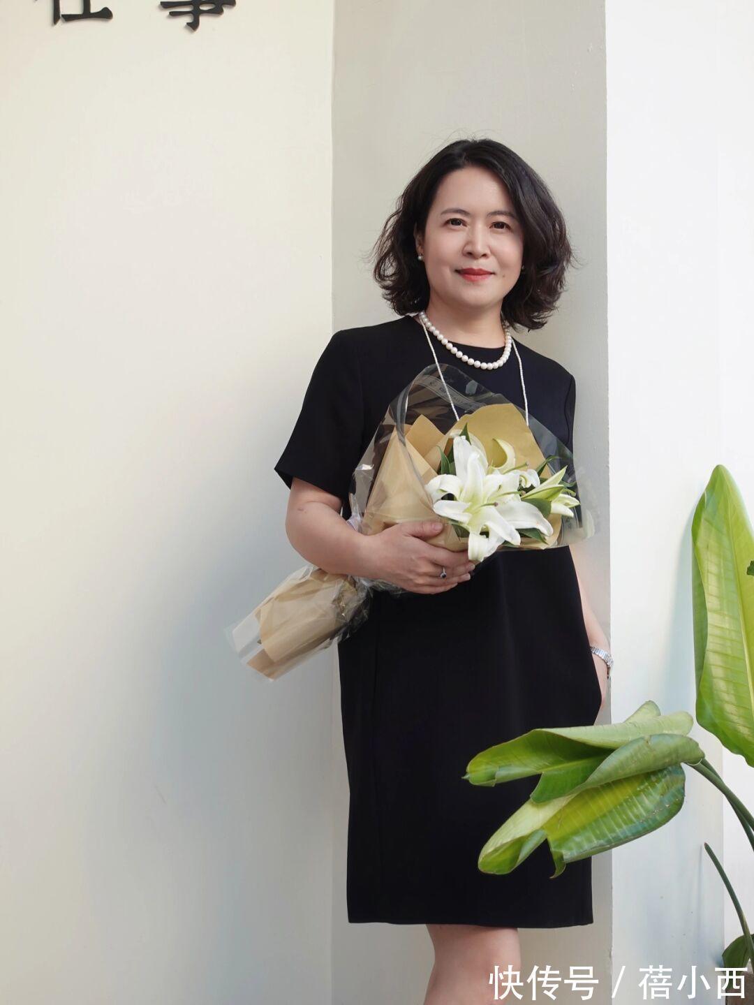 连衣裙|这才是50岁普通女性的穿衣典范，优雅高级显气质，岁月从不败美人