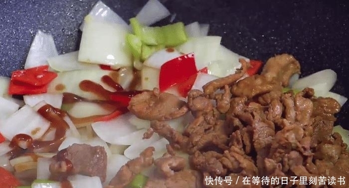  美味|分享一款美味的洋葱炒肉片，荤素搭配，肉嫩鲜香，孩子爱吃的菜肴
