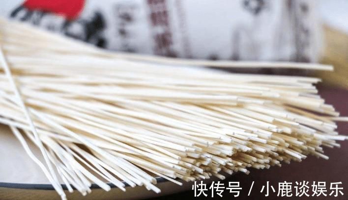 买挂面时，不管价格多少，只要认准包装上两行字，都不会买错