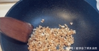  炸酱面一学就会，复刻韩国大厨做法，超美味酱香浓郁，懒人必备