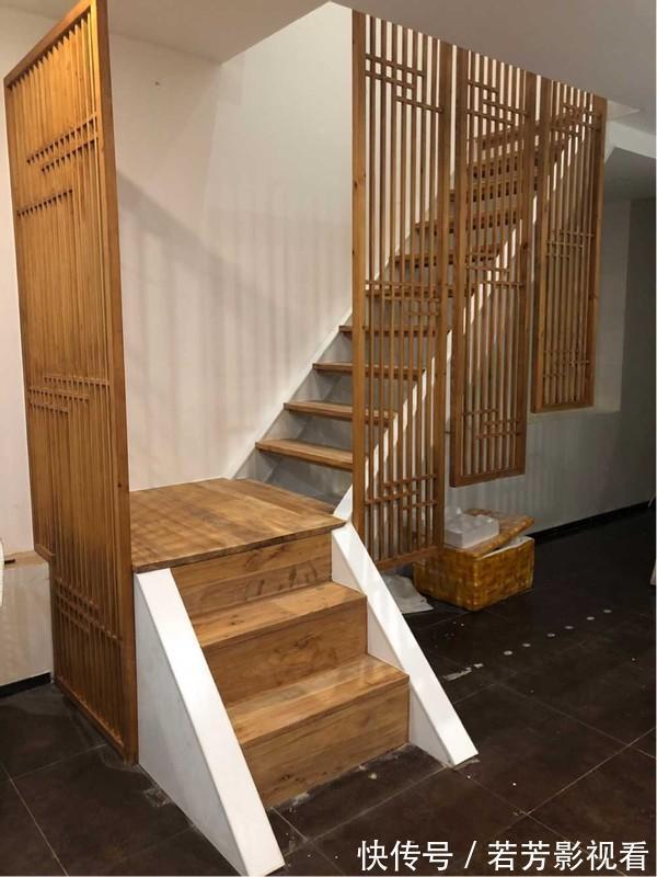 玻璃|谁想到楼梯下还能这么改?玻璃封成个“室内阳光房”,多5㎡收纳