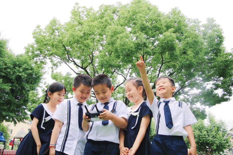 创意|恰同学少年！沪16区幼儿园、中小学创意毕业照来了