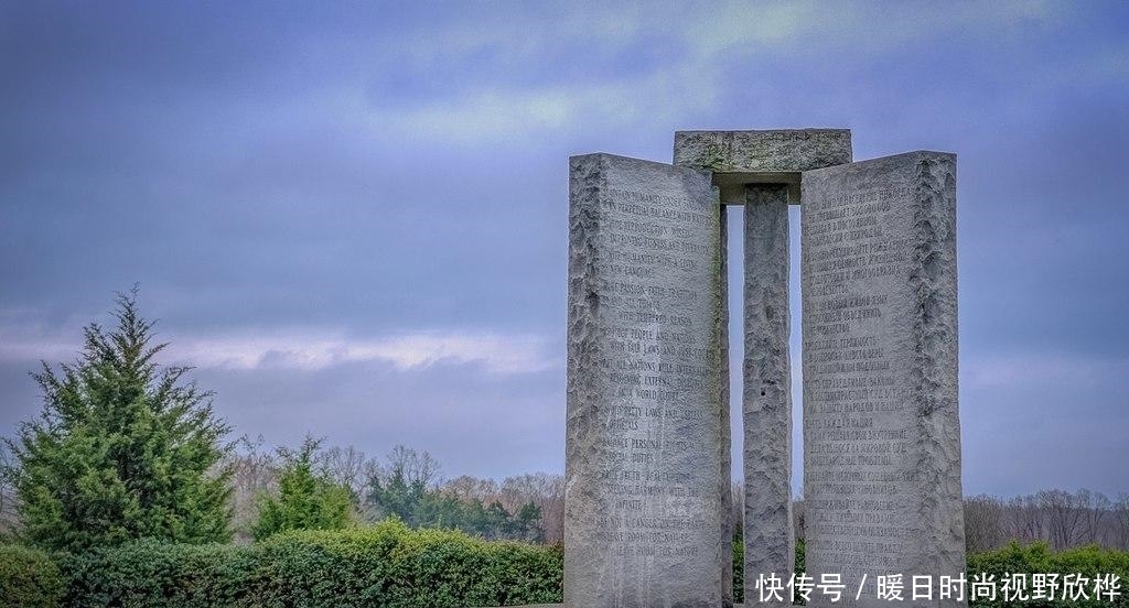 美国巨石阵：8国语言刻着10条警示恒文，中文在列，建造者成谜