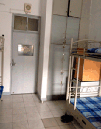 |搞笑动图:沙雕同学回宿舍快速上床睡觉!