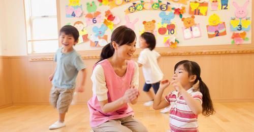 幼儿园|孩子幼儿园过生日，宝妈送蛋糕却被原封退回老师只收双层的