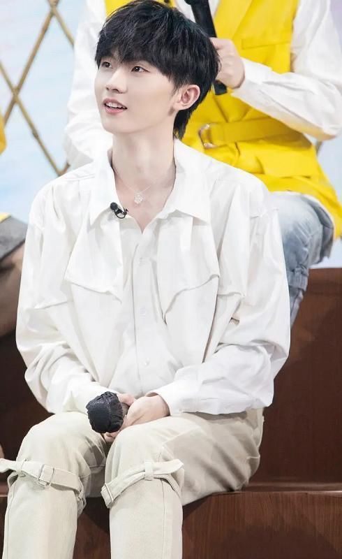 夏日少年派|馬嘉祺亮相TNT團綜，自我介紹亮點十足，粉絲卻祈求別上熱搜