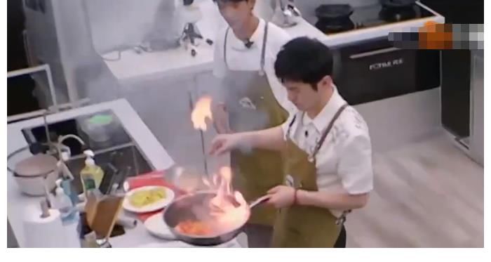 龚俊|中餐厅5确定没剧本？能做一桌菜的黄晓明，却搞不定西红柿炒蛋