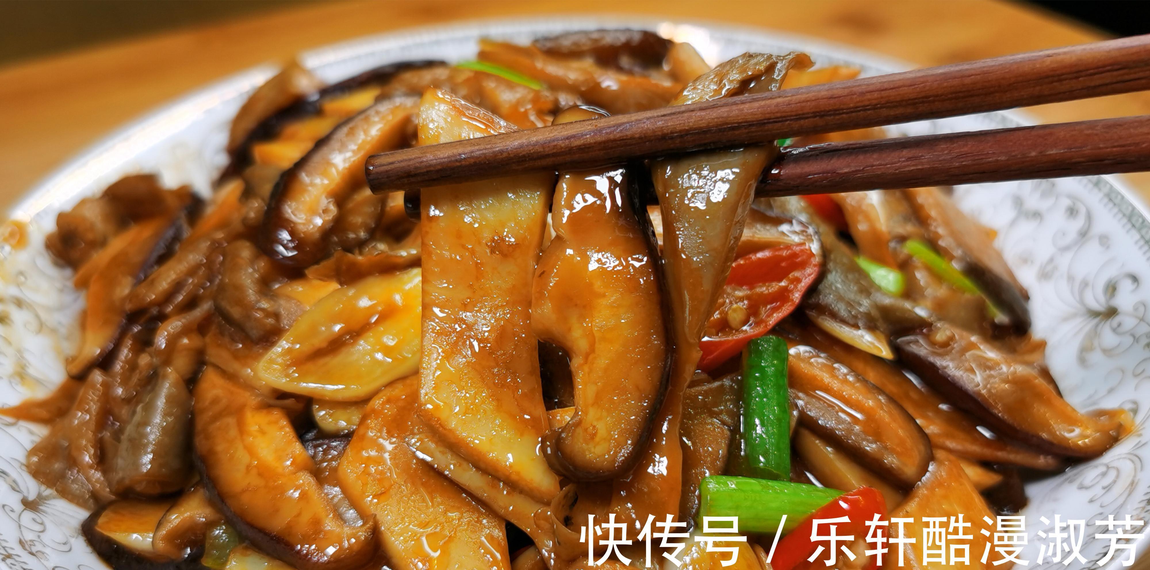 香菇|才知道，这三种蘑菇搭配一起这么好吃，味道鲜上鲜，好吃又下饭