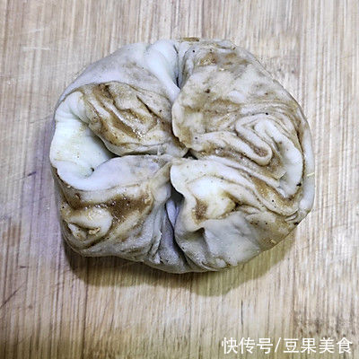 秘?正宗的老北京麻酱烧饼