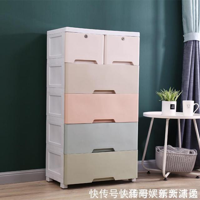 脱下的衣服别再堆椅子上了?看看别人家的收纳,干净整洁拿取方便