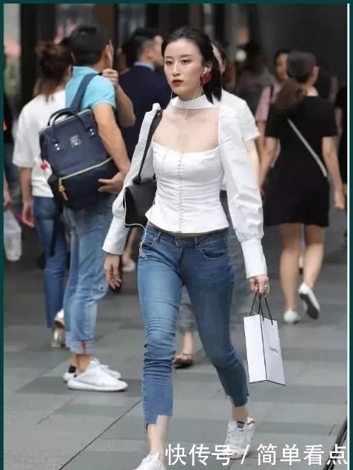 潮流|减龄的牛仔裤,简单不失潮流严密耐穿,提升时尚美感