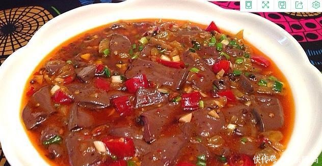 泡椒鸭血的做法,有了泡椒的助阵,让美食变得更加酸辣带劲