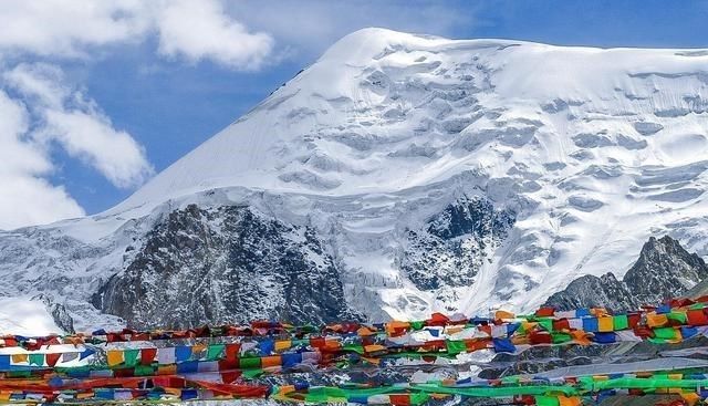 青海有处景点“走红”！海拔6282米，为藏传佛教“四大神山”之一