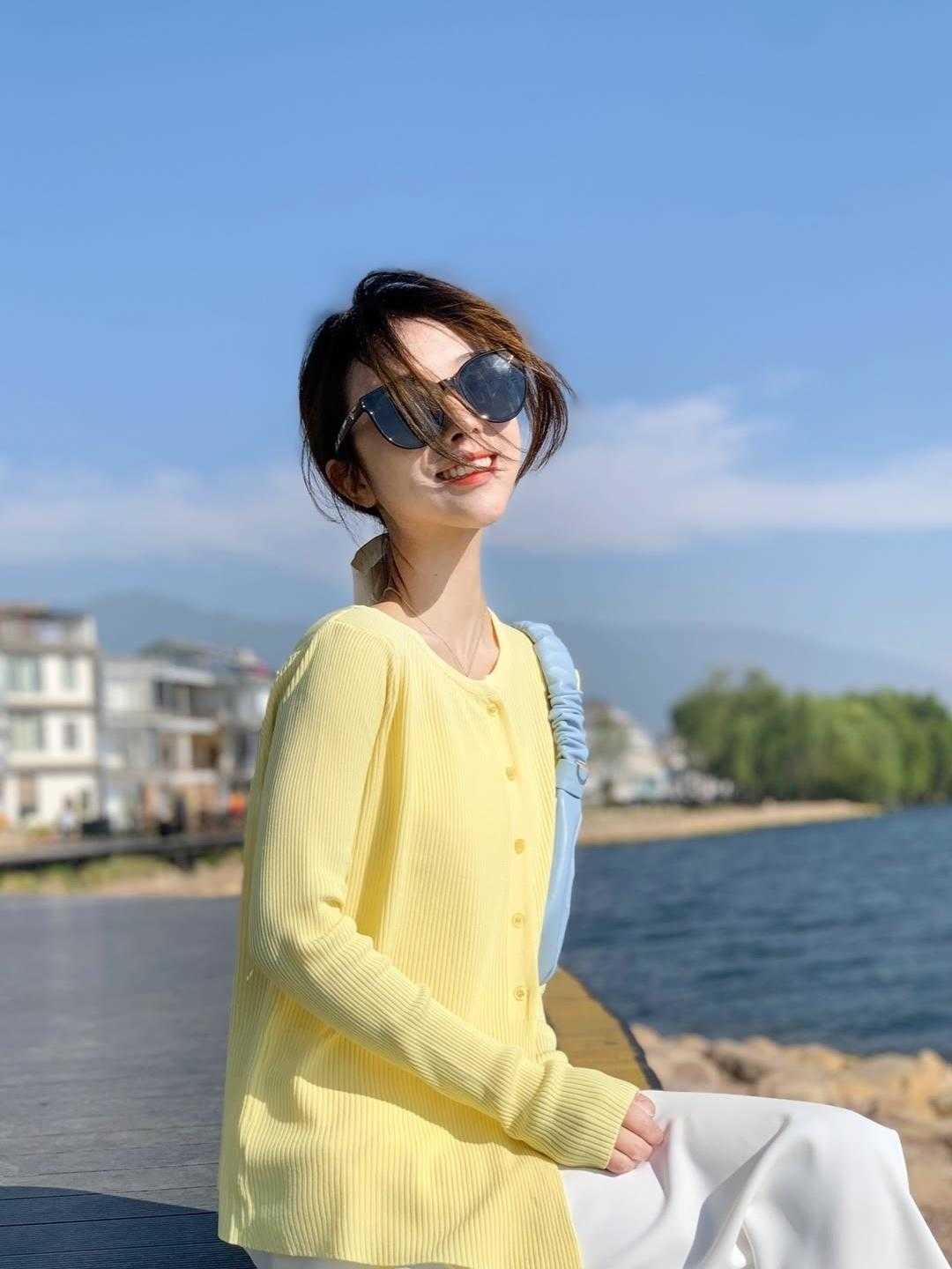 碎花裙|清新减龄的初秋穿搭,懂得配色气质更高级,这三种配色显白又抢眼