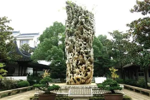 4000块石头价值380亿、股市上演三打白骨精,冒牌央企太狂