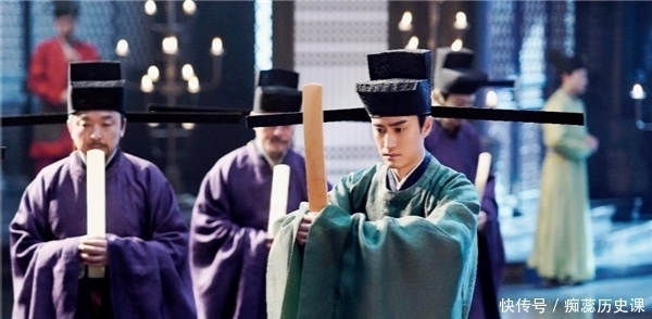 赵匡胤|宋朝官帽上的两根长翅有何用途？是谁发明的？为什么皇帝也要戴