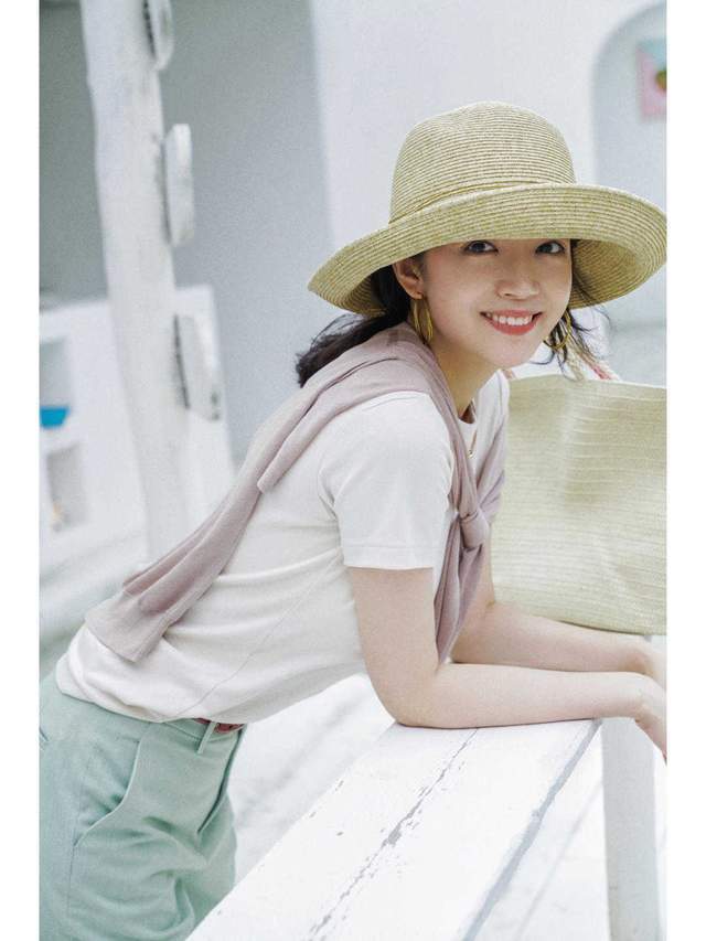 西裤|秋季胖女孩怎么穿?卡其色风衣搭配牛仔裤高级优雅,显高还显瘦