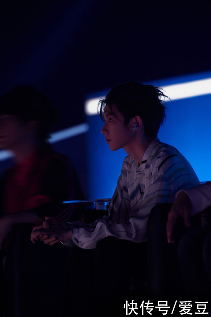 谁是宝藏歌手|「TFBOYS」「新闻」210717《谁是宝藏歌手》荣耀收官，王源发微博鼓励宝藏歌手