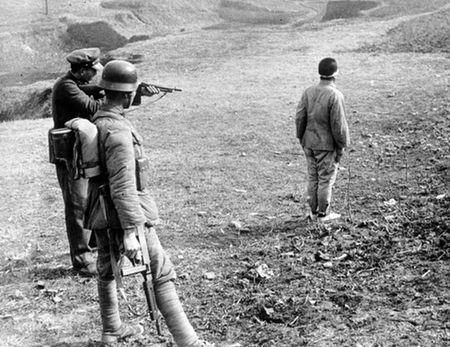 令人|为什么被举行枪决的士兵从来不反抗?真相令人感到悲哀