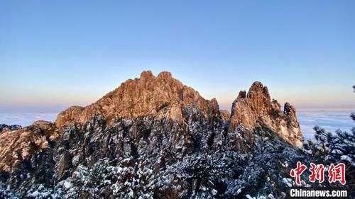 云瀑卷过三清山群峰|三清山雪后初晴 云涌雪峰瑰丽多姿