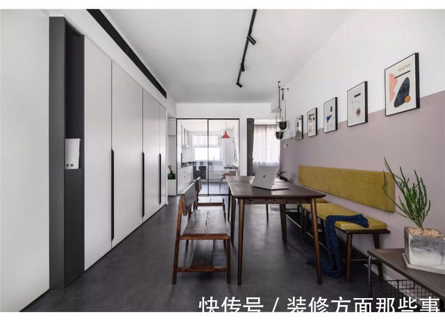 荷尔德林|86平现代简约风二居室,客厅打破常规的布局设计时尚