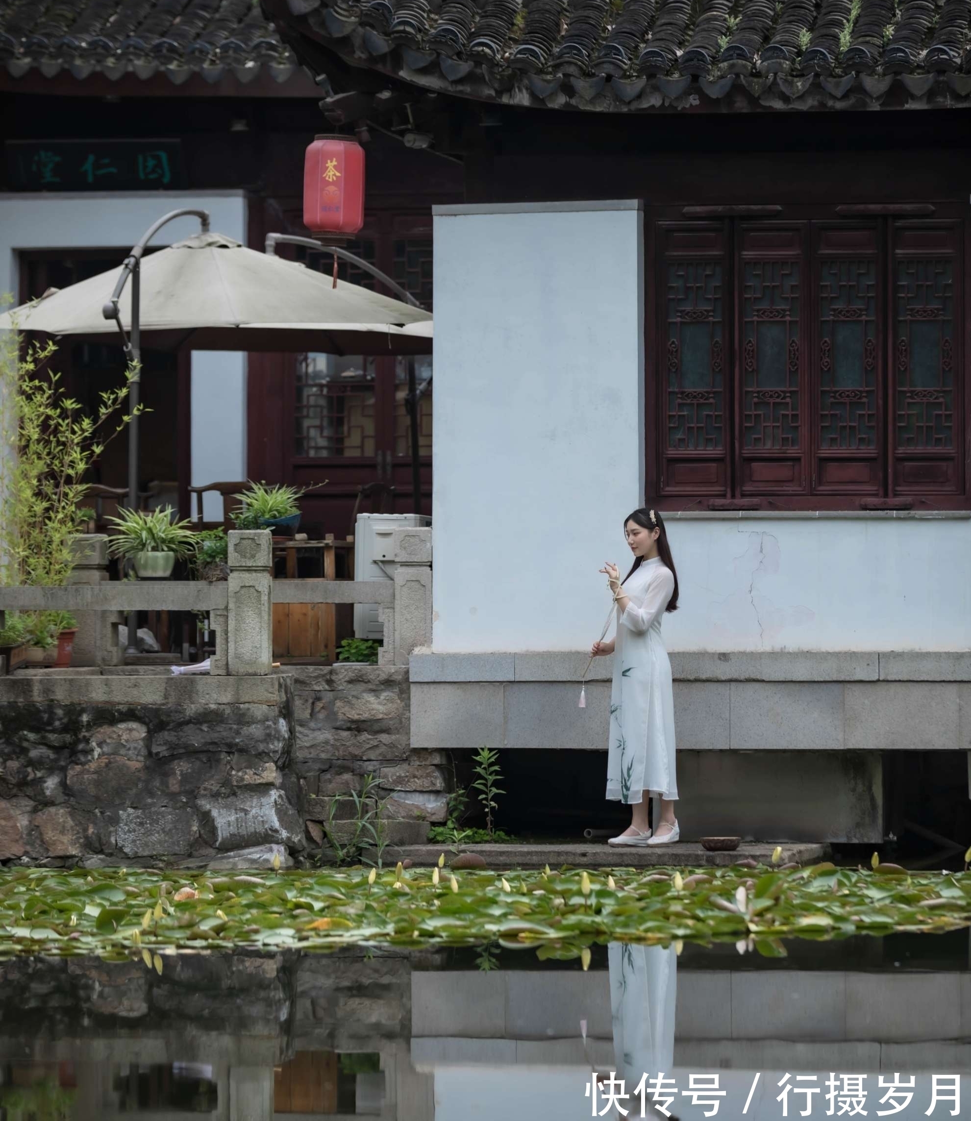 萧月$红尘轻浅,谁解离殇?两两相望,谁懂情长?紫陌飞花,谁怜残香?