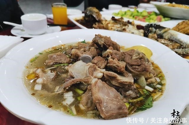 晒500一桌的农村宴席,网友这太实惠了,在城里至少1千!