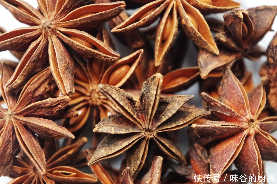 牢记|炖牛羊肉时, 调料别乱放,牢记“2放2不放”,汤鲜肉嫩特别香