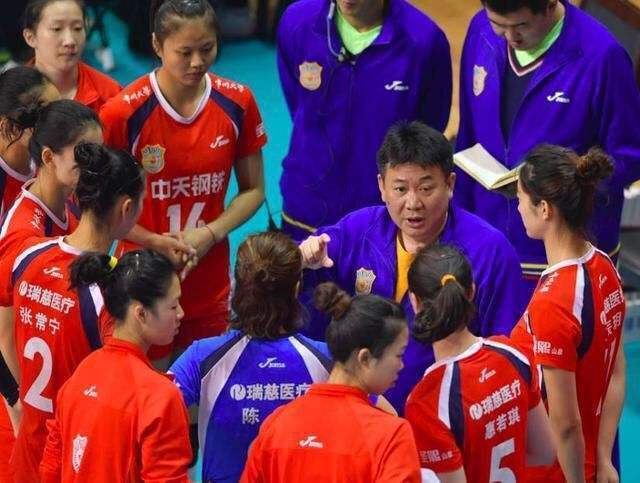 女排|蔡斌发出夺冠宣言!女排新主帅刚上任就表态,信心满满令人期待