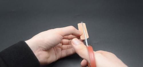 在门上贴个创可贴太实用了，解决了很多家庭的困扰，知道的人不多