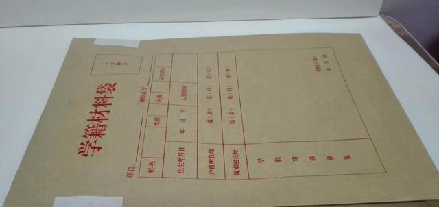 撕毁|弟弟不听话,父亲撕毁姐姐的录取通知书,这种教育方式令人气愤