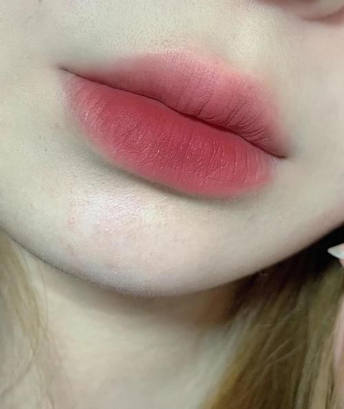 黄皮女人请记住：口红不用多，会选才重要