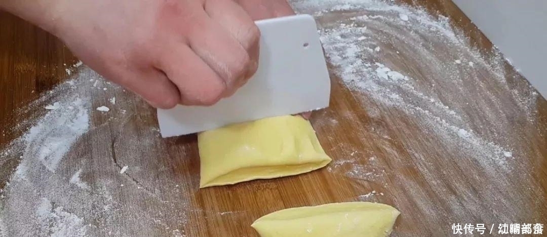 南瓜又出新吃法,不用油炸,比面包馒头做法简单,比南瓜饼还好吃