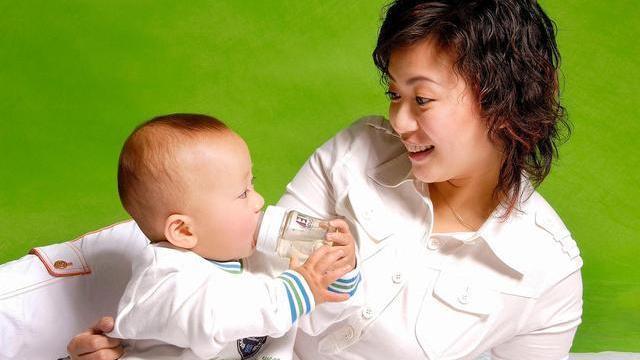 空腹|早晨空腹喝水真的养生吗忠告三个细节不注意，喝了相当于白喝