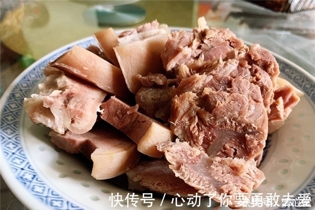 进退两难|婚后陪老婆回娘家，丈母娘下厨做了一桌菜，上桌后让我进退两难！