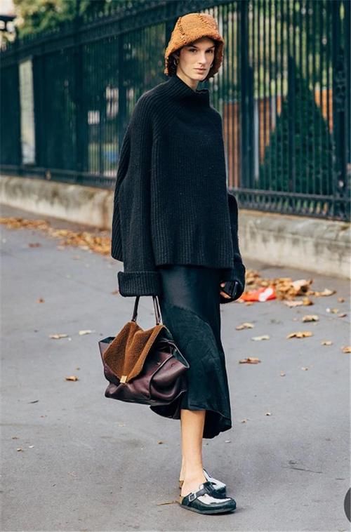 “高领打底衫”该准备起来了，保暖又高级，美翻了