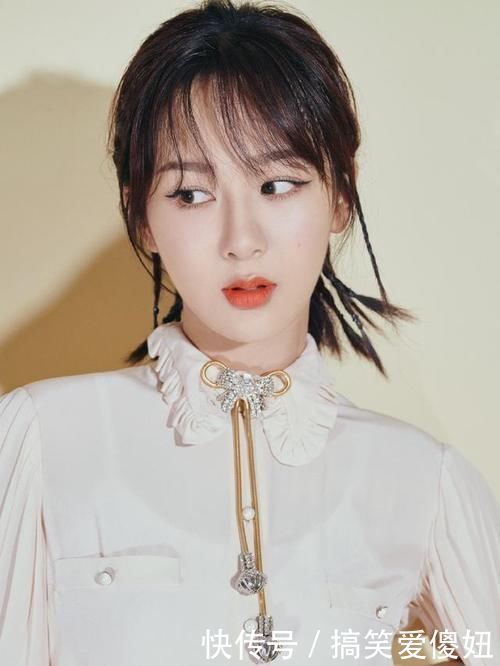 气质|冬天再懒也不要散着头发了，有静电！试试这几款扎发，气质又迷人